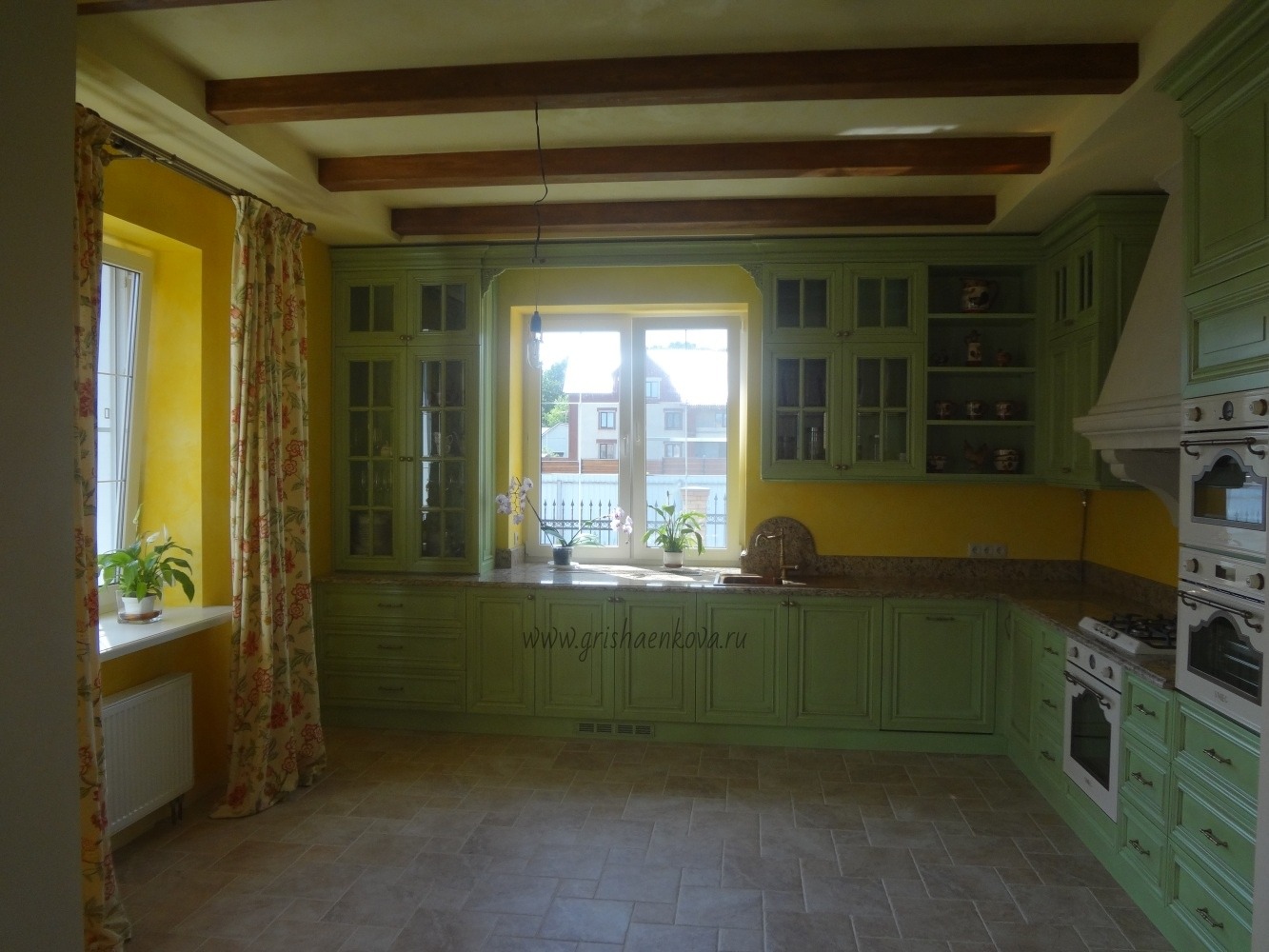 дизайн интерьера кухни в загородном доме