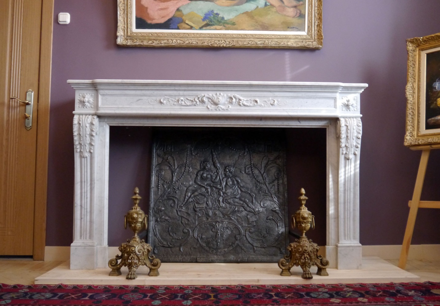 Антикварный камин в стиле классицизм