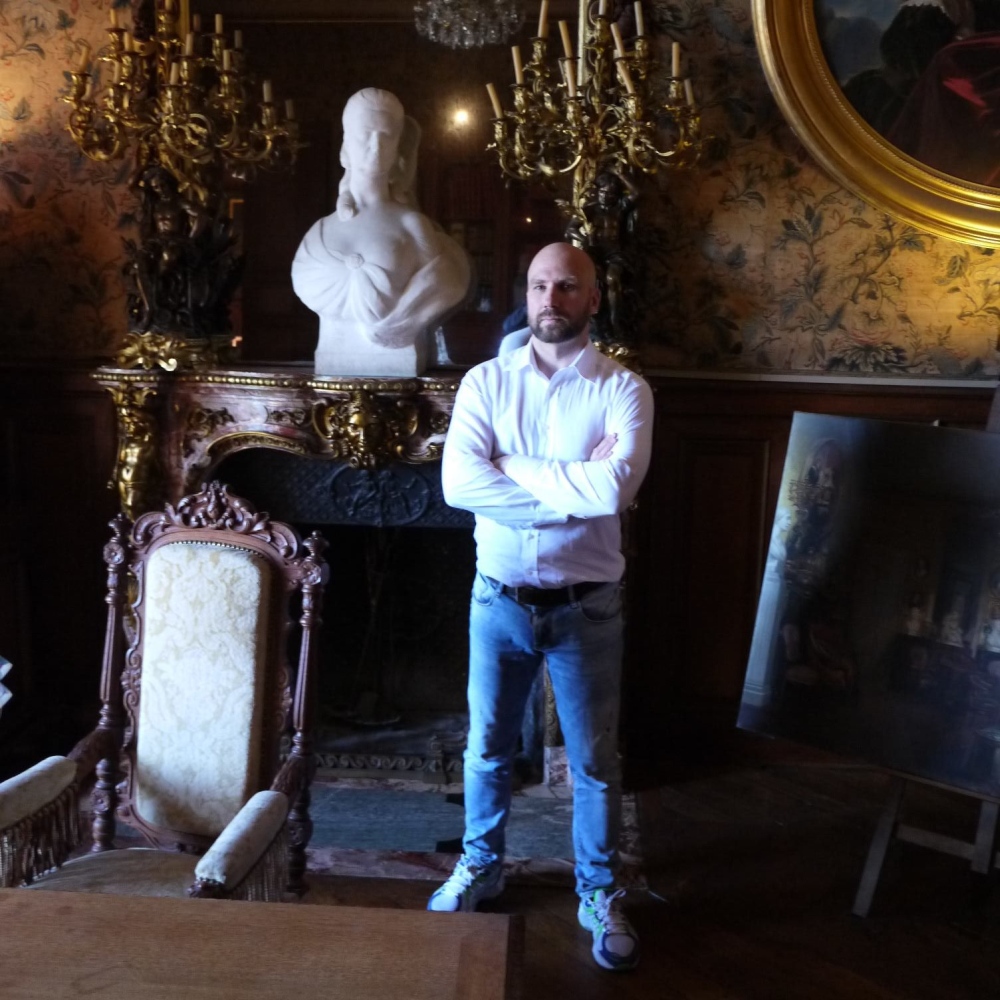 антиквар владислав максимович