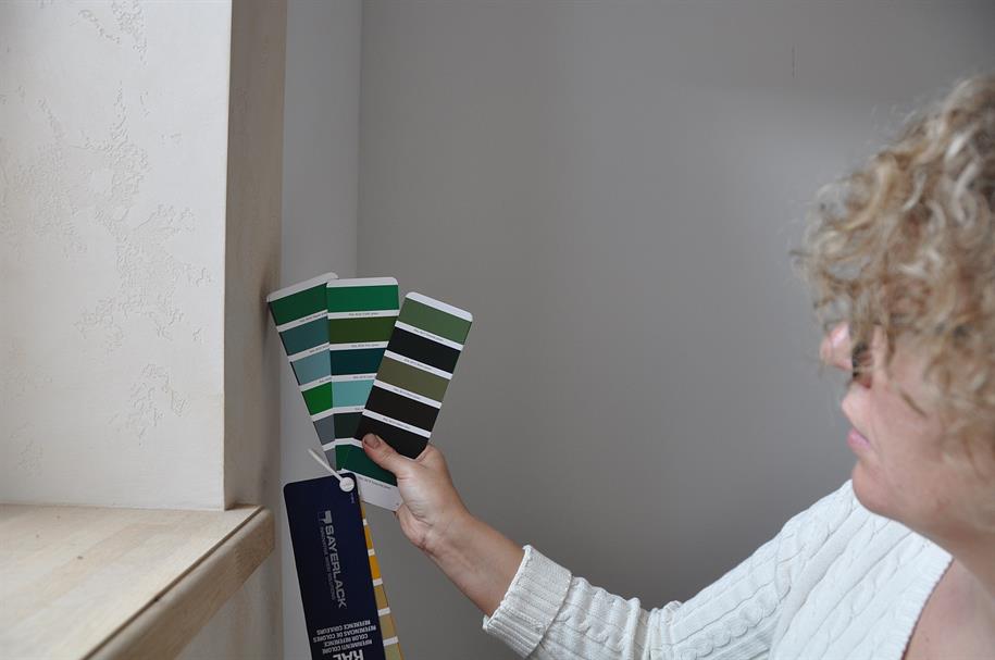 средиземноморский интерьер с декоративной штукатуркой на стенах