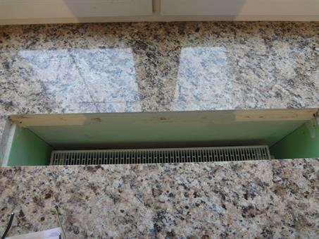 батарея в кухне под окном