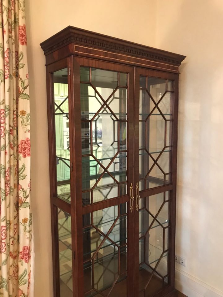 шкаф витрина для посуды