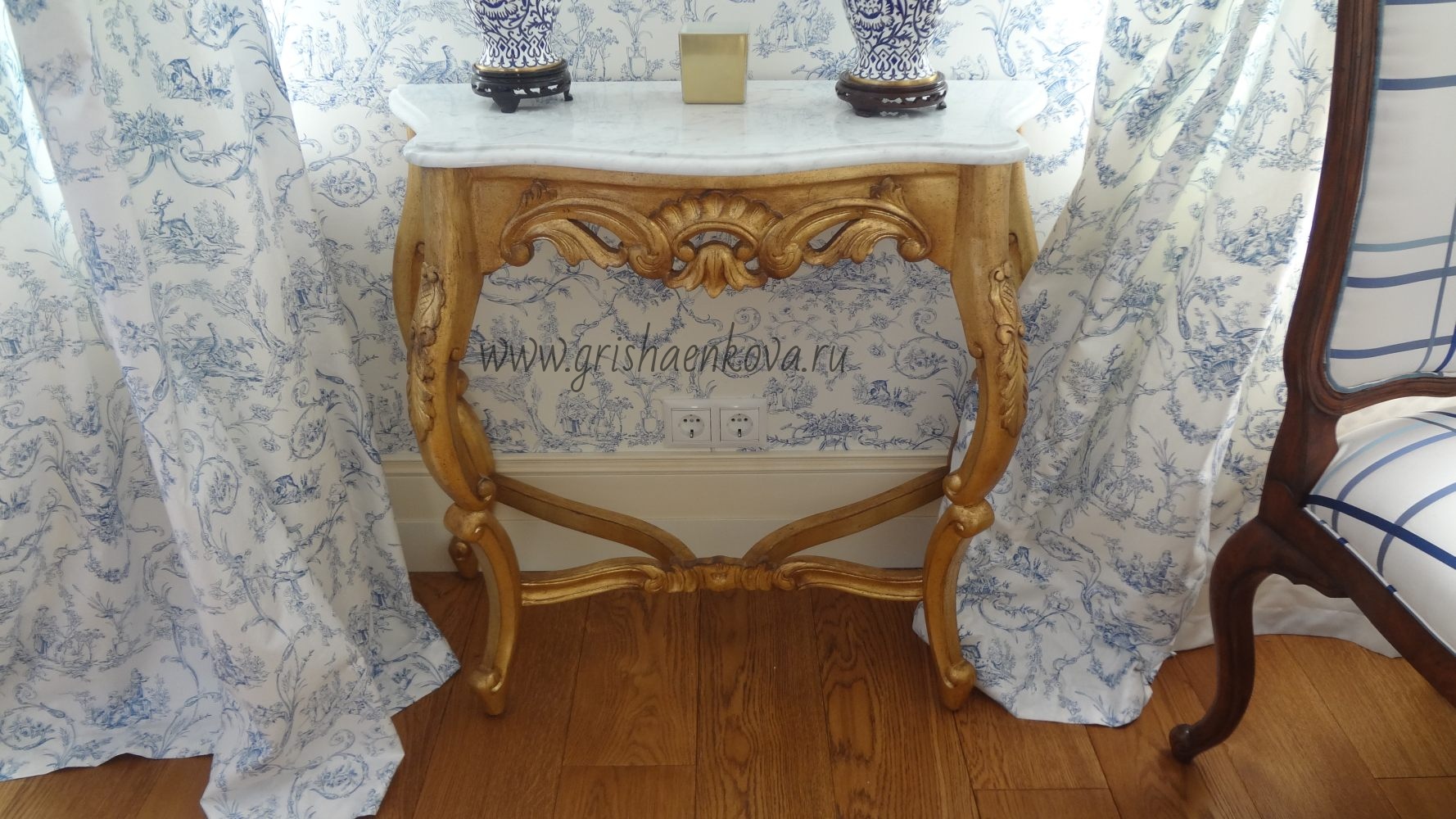 элитный интерьер спальни в загородном доме